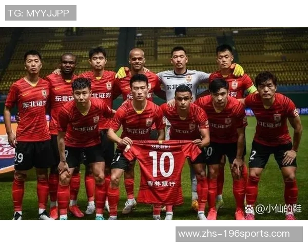 尼克斯与火箭激战正酣NBA赛场上演精彩对决引发球迷热议 尼克斯与火箭激战正酣NBA赛场上演精彩对决引发球迷热议